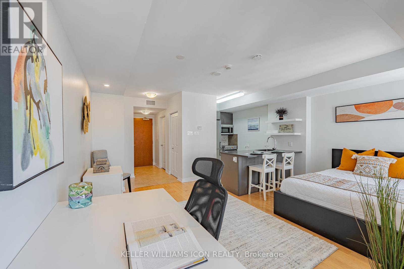 Ottawa, ON K1N0B6,195 Besserer ST ##2408