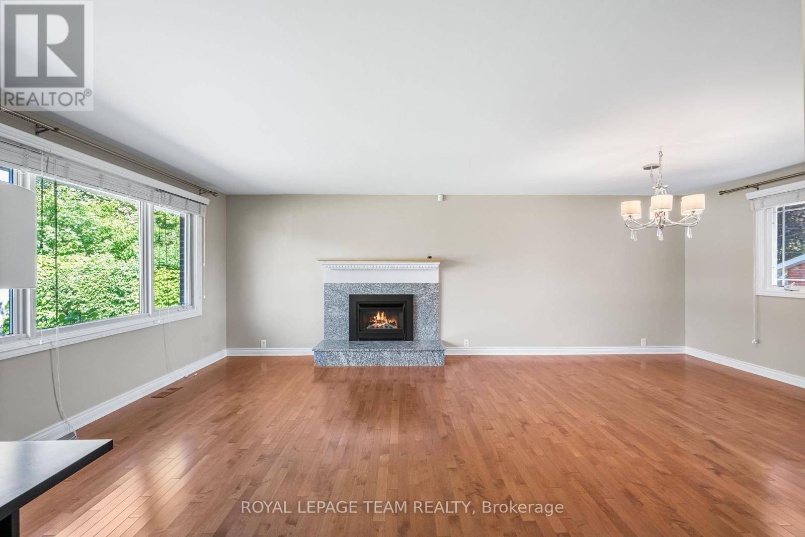 Ottawa, ON K2E5B6,3 MILLBROOK CRESCENT