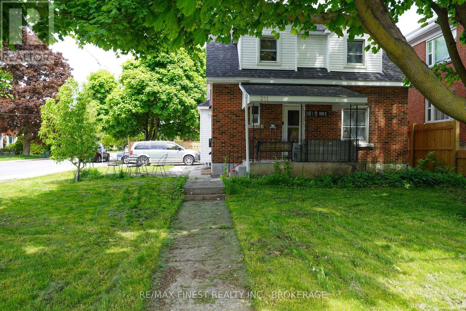 Kingston (central City East), ON K7L1K2,211 PARK STREET