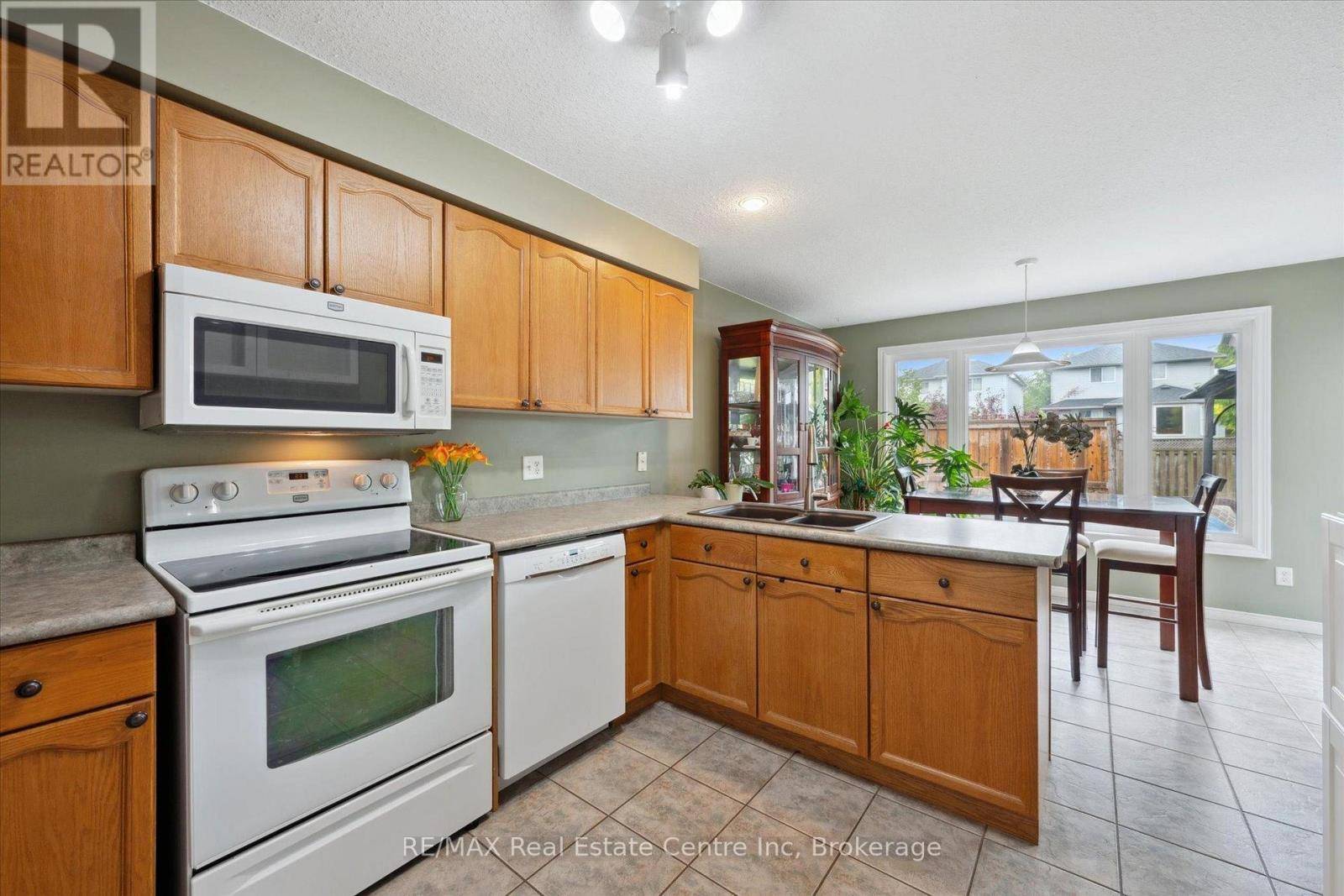 Guelph (riverside Park), ON N1H8N3,16 BAILEY AVENUE