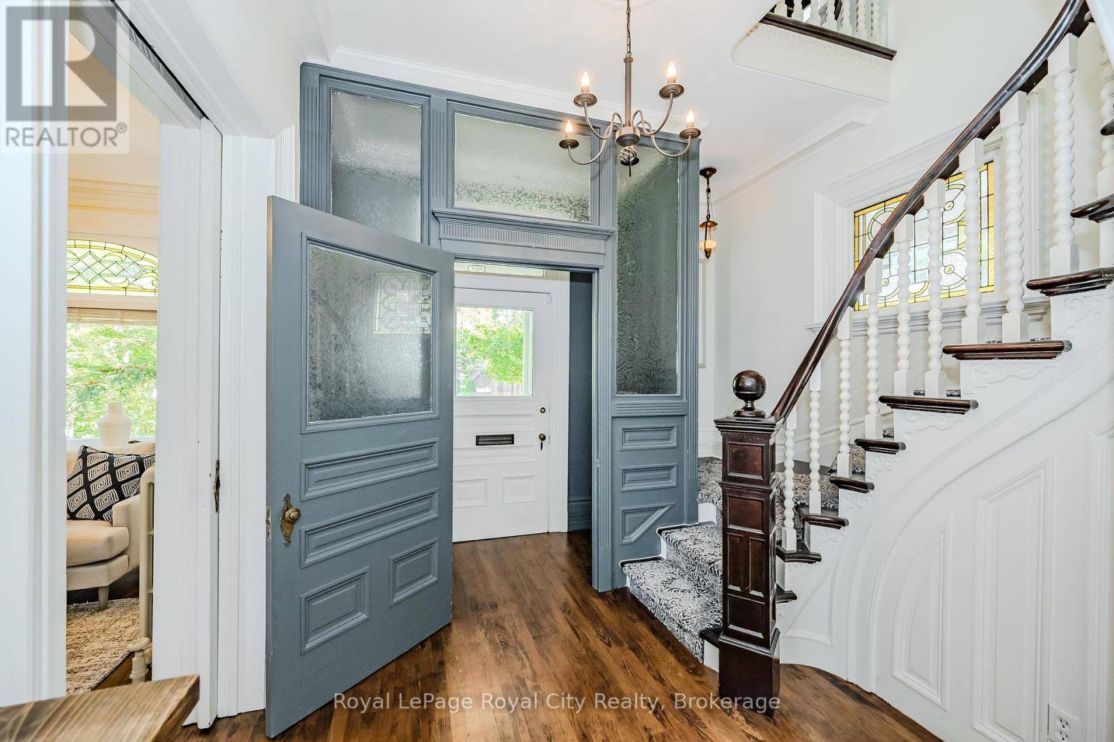 Guelph (downtown), ON N1H4N7,138 DUBLIN STREET N