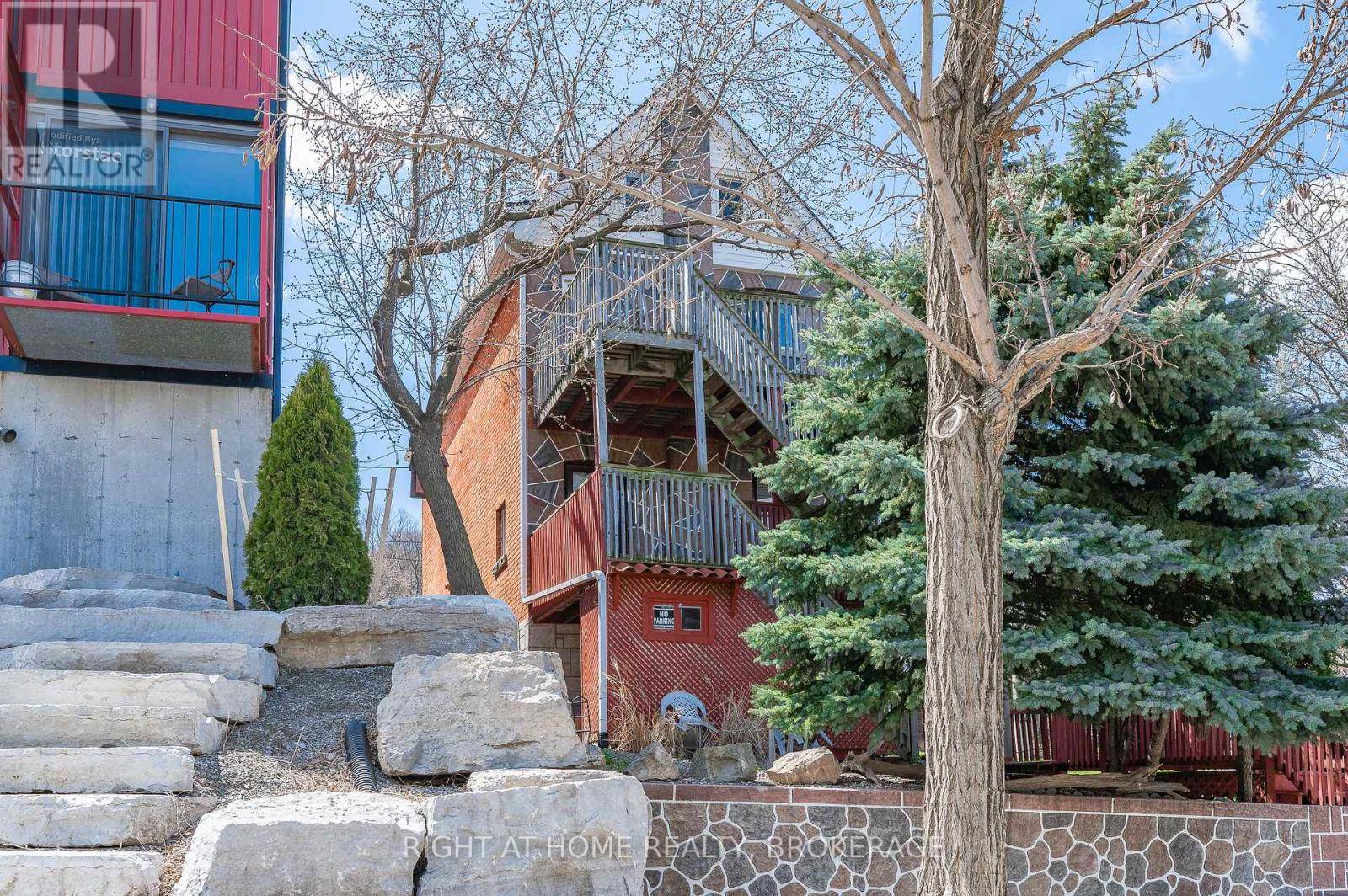 Hamilton (corktown), ON L8N2H4,1 ARKLEDUN AVENUE