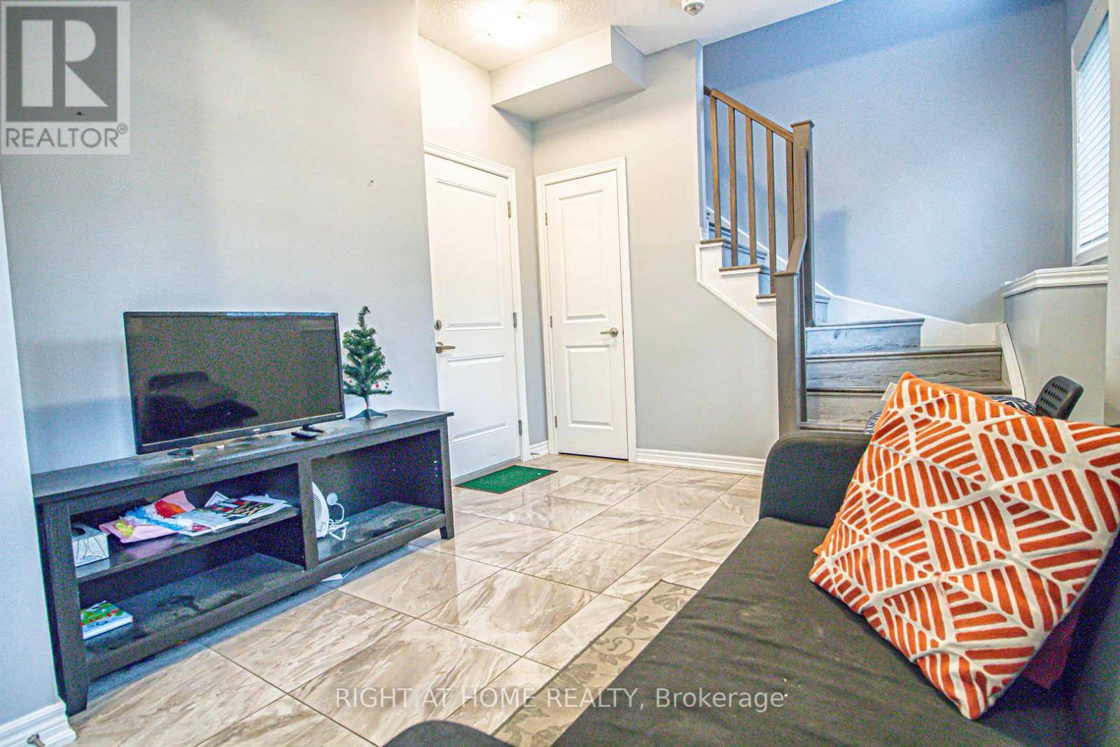Hamilton (lakeshore), ON L8E0J3,13 WATERVIEW DRIVE
