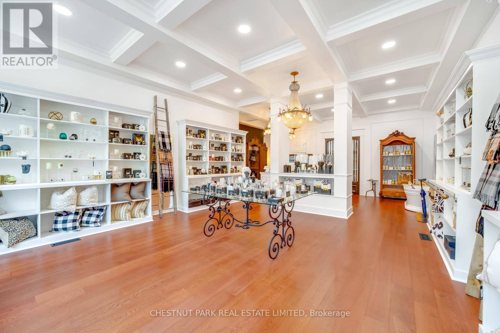 Cobourg, ON K9A2M1,33 KING STREET W