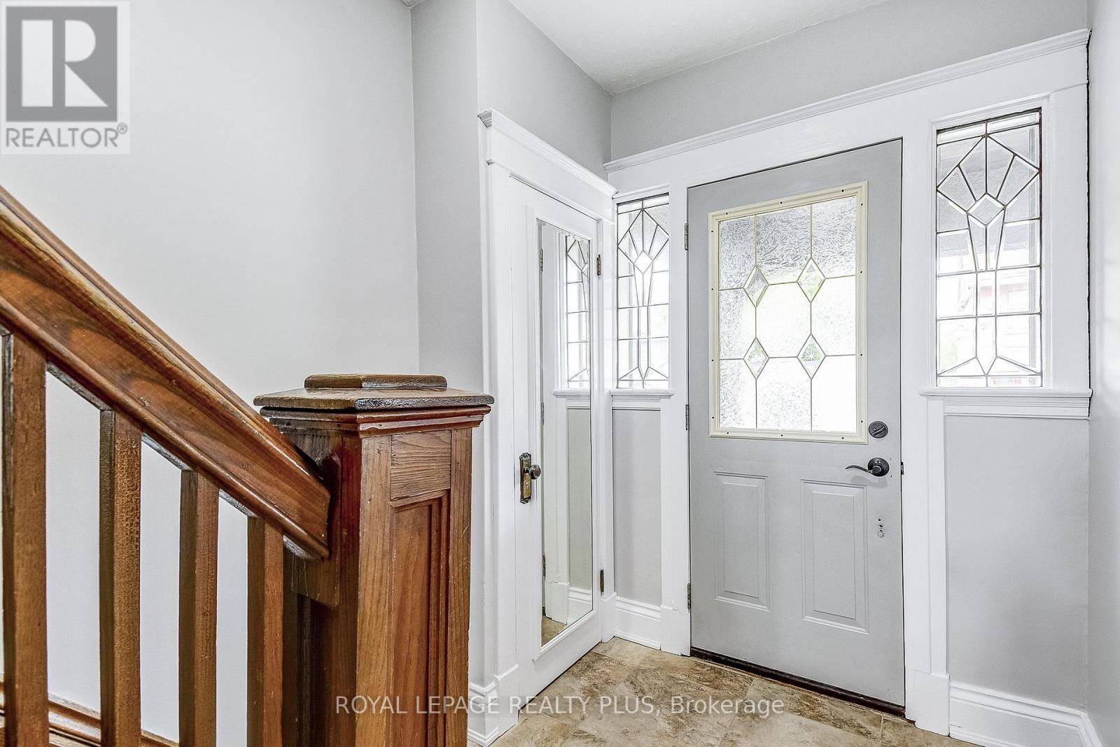 Hamilton (stinson), ON L8N1S5,108 STINSON STREET