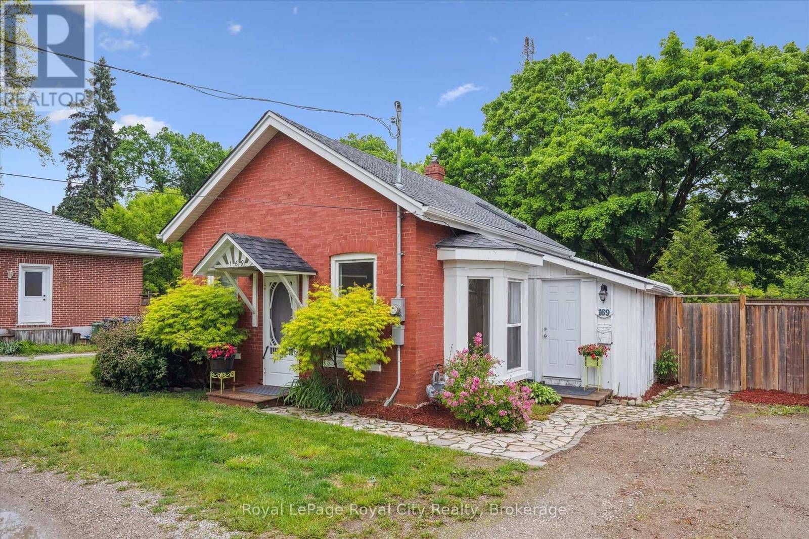 Guelph (downtown), ON N1H5R6,169 EDINBURGH ROAD N