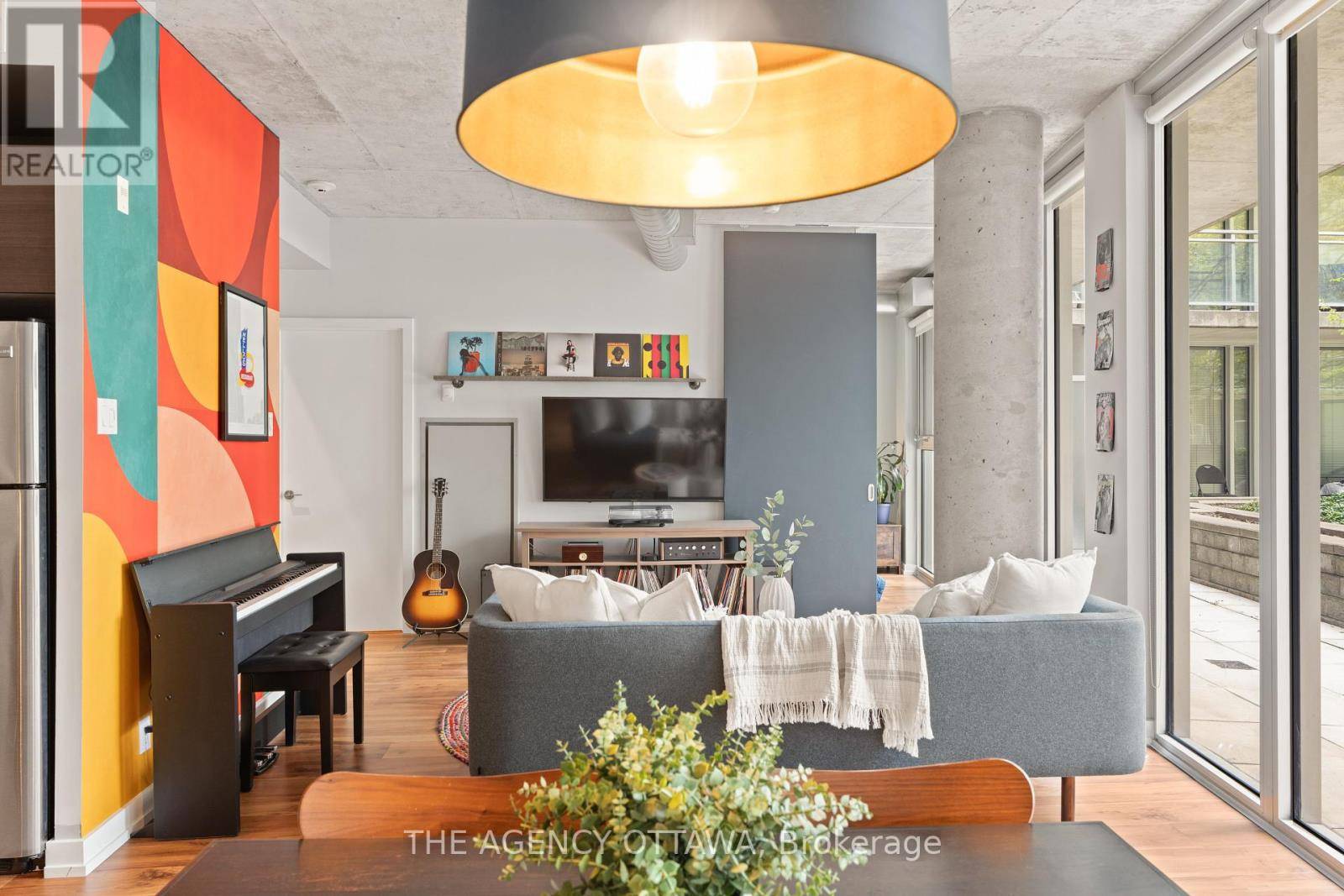 Ottawa, ON K2P0R4,354 GLADSTONE AVE #206