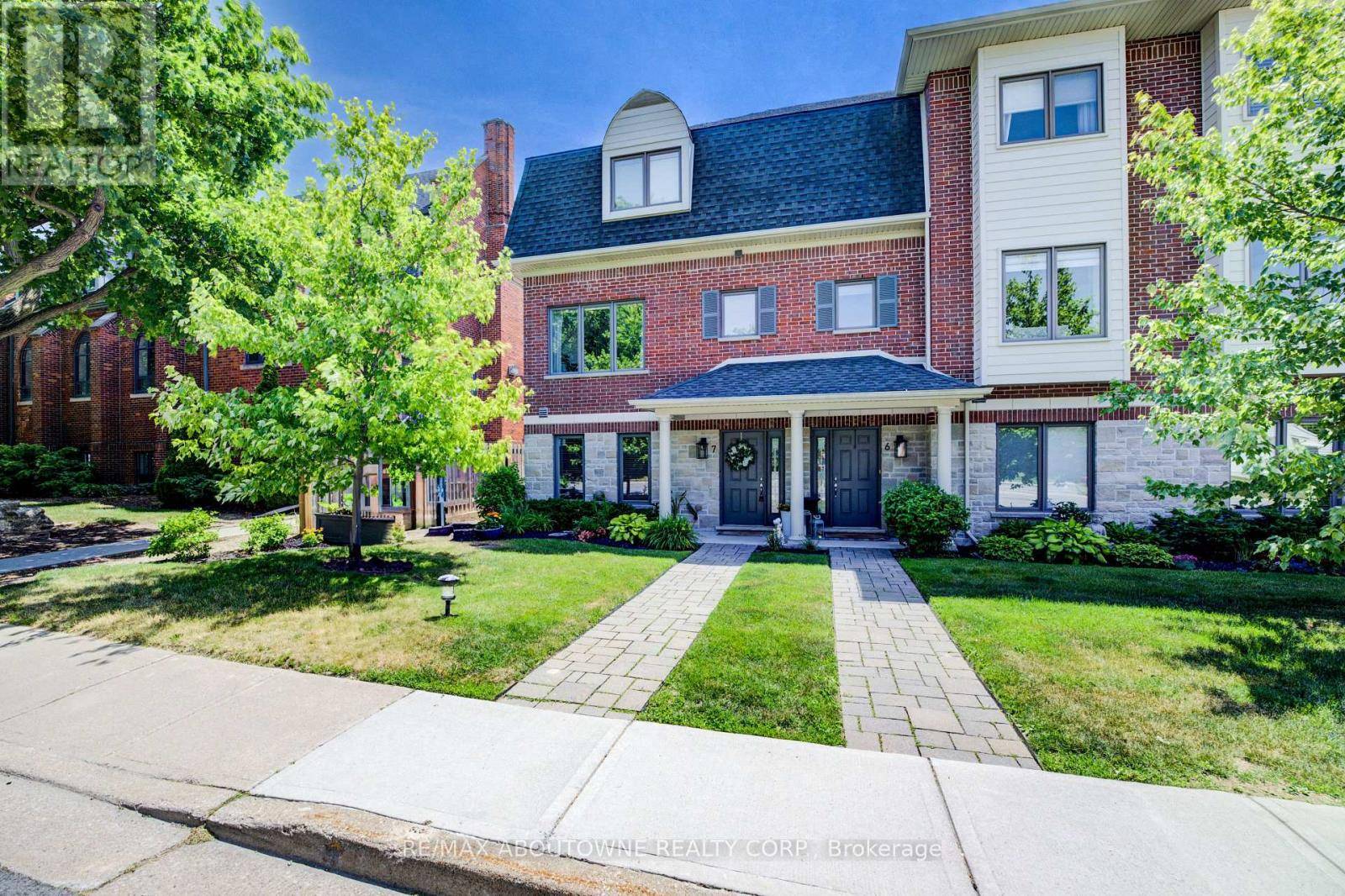 Hamilton (waterdown), ON L0R2H0,44 Flamboro ST #7
