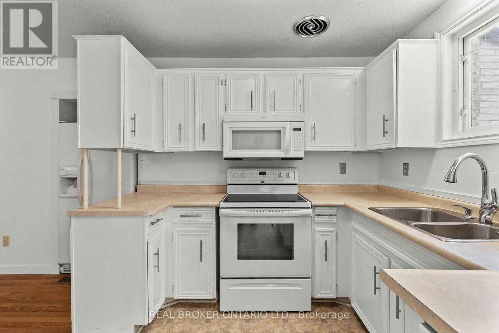 Gravenhurst (muskoka (s)), ON P1P1R2,180 BAKERY LANE