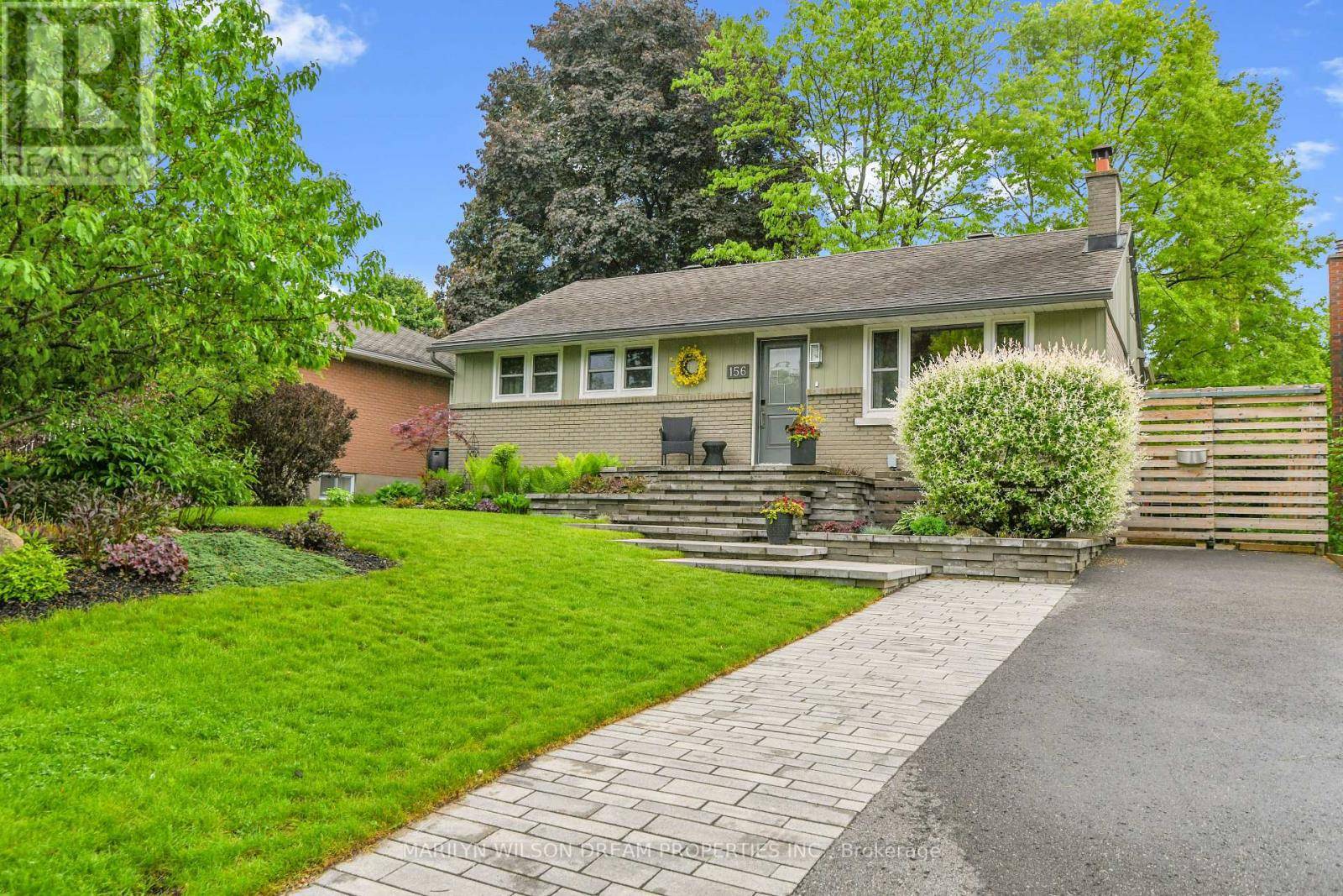 Ottawa, ON K1H6G2,156 DAHLIA AVENUE