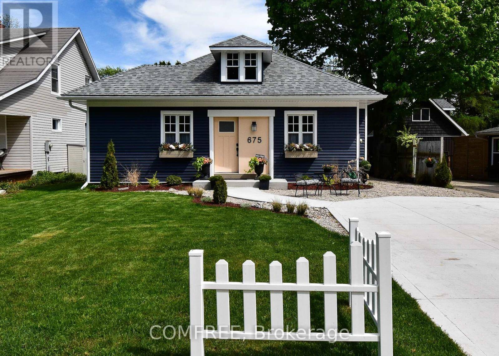 Kincardine, ON N2Z2A6,675 OLDE VICTORIA STREET