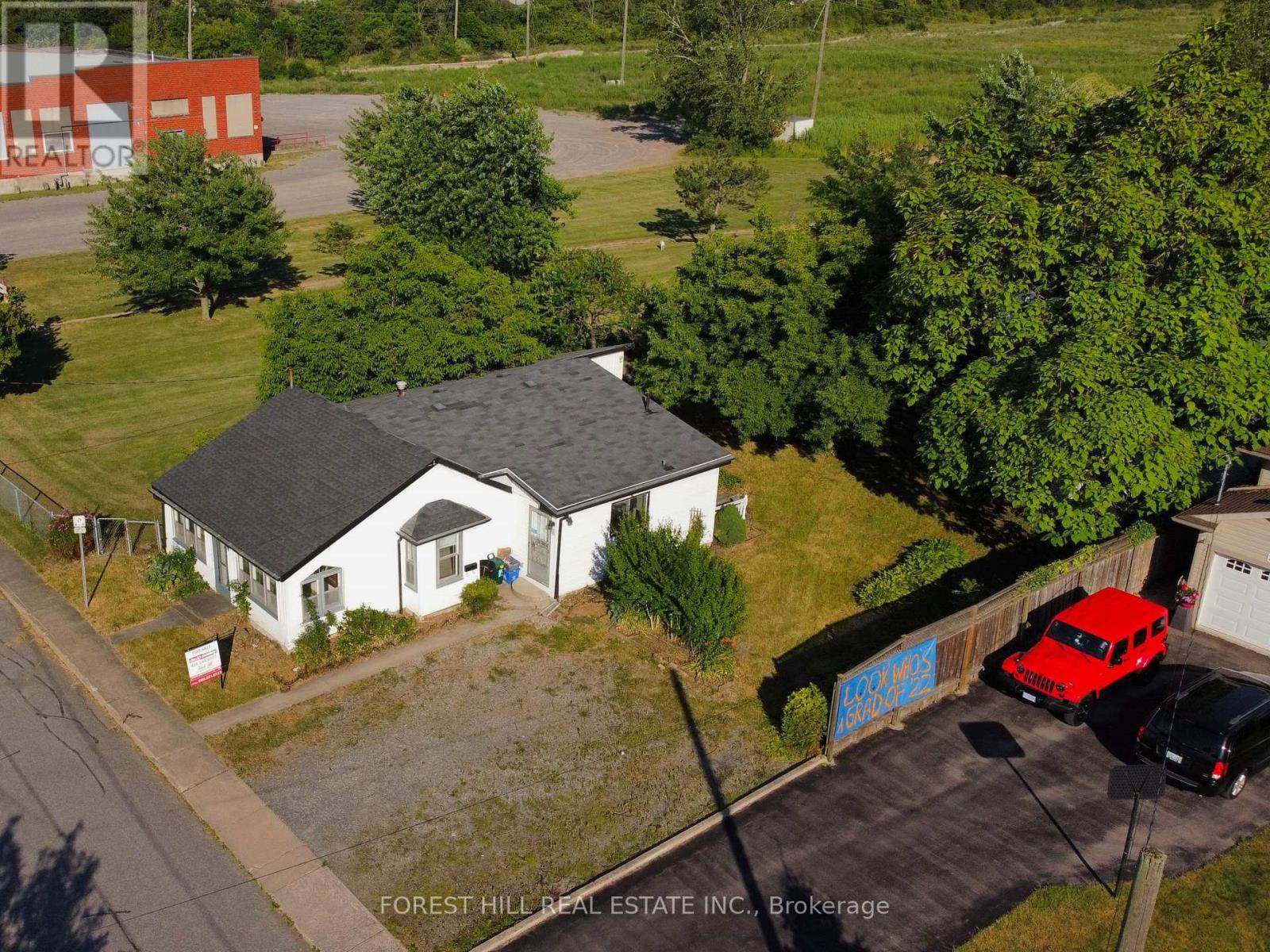 St. Catharines (oakdale), ON L2P2H4,18 PHELPS STREET