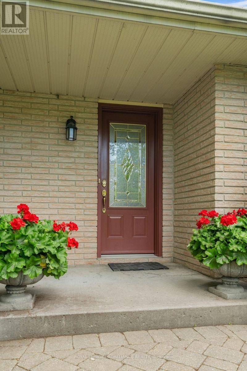 Prince Edward County (ameliasburg Ward), ON K0K1L0,3286 COUNTY ROAD 3