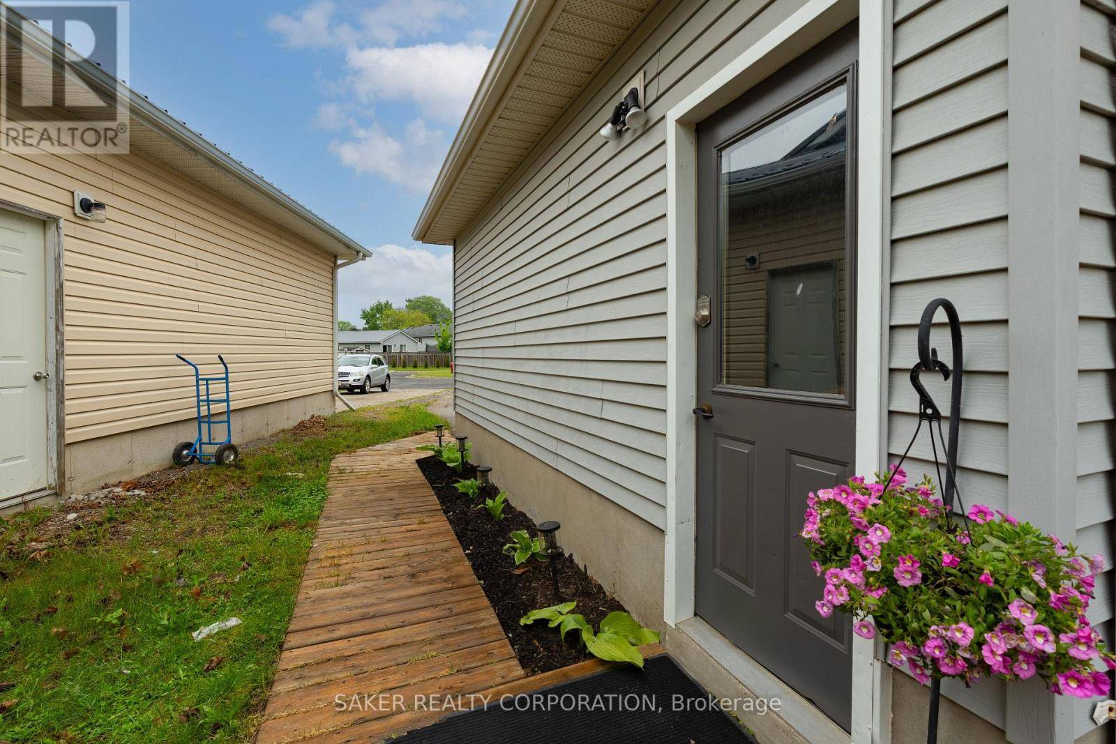 Aylmer, ON N5H3G6,21 ERIN COURT