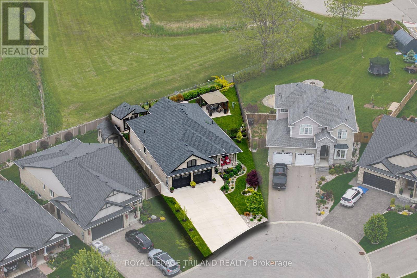 Central Elgin (port Stanley), ON N5L0A5,208 EMERY STREET