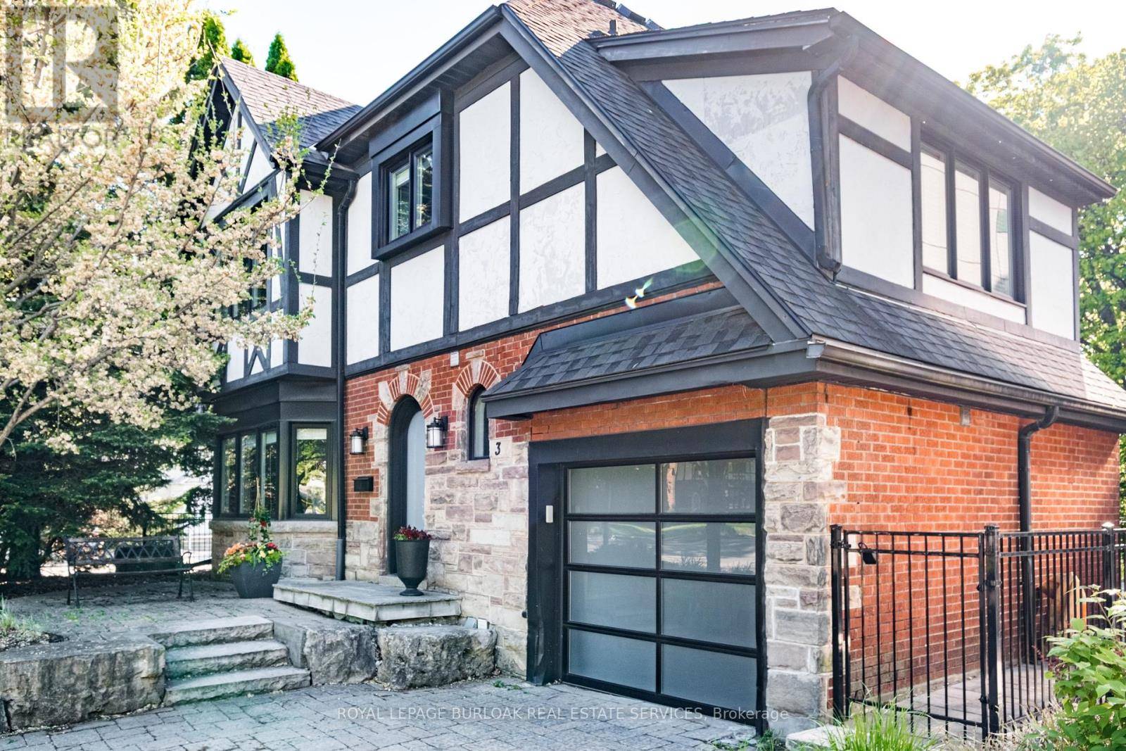 Hamilton (westdale), ON L8S4C9,3 OAKWOOD PLACE