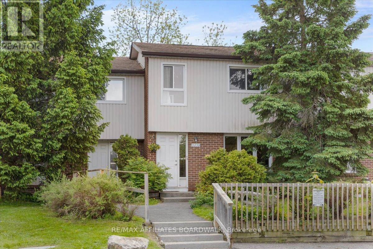 Ottawa, ON K1T1T2,3239 Bannon WAY #40