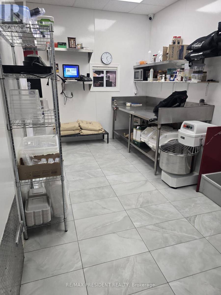 Hamilton (stripley), ON L8M1C8,1016 KING STREET E