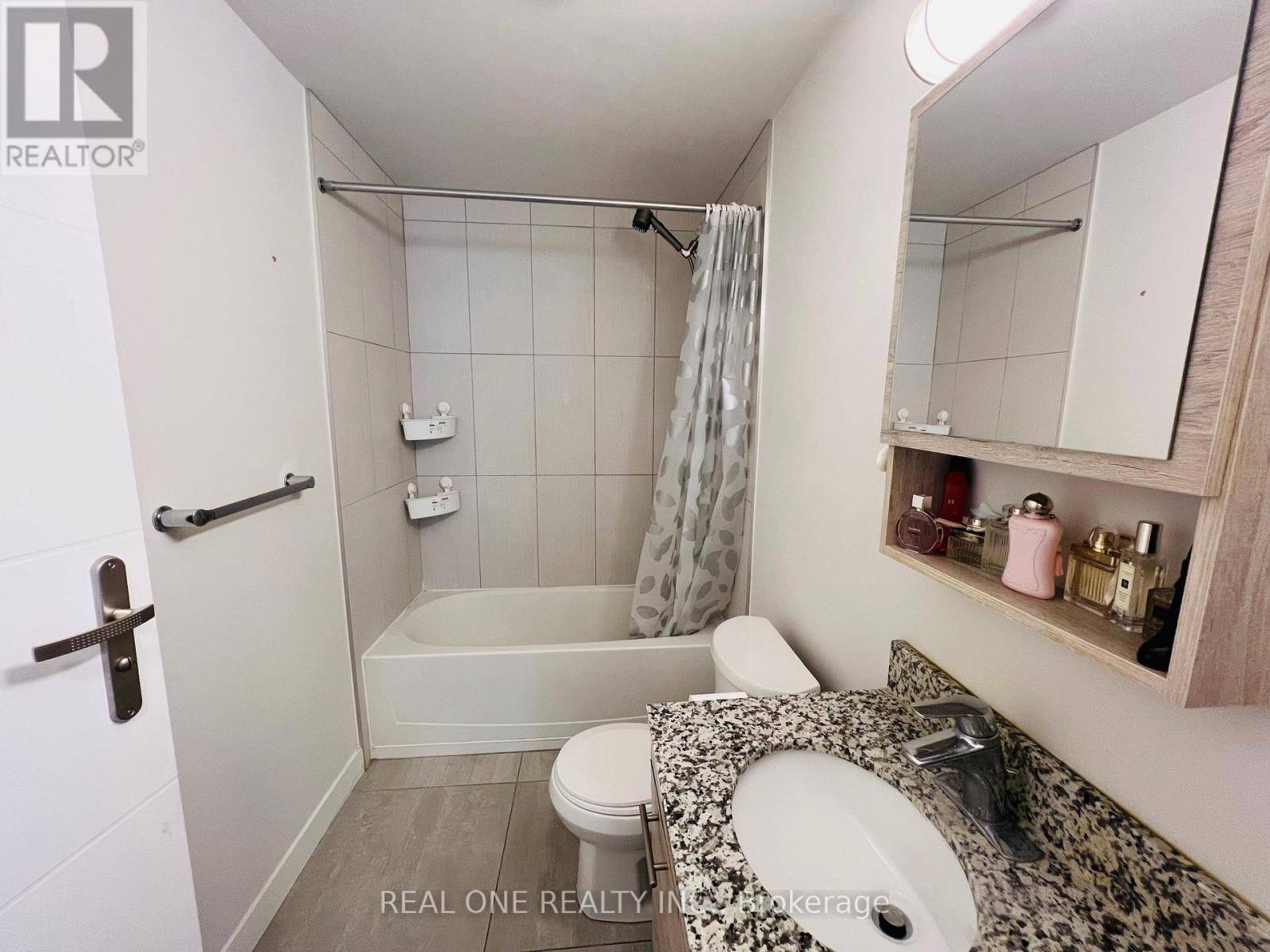 Waterloo, ON N2L3R4,251 Hemlock ST #316