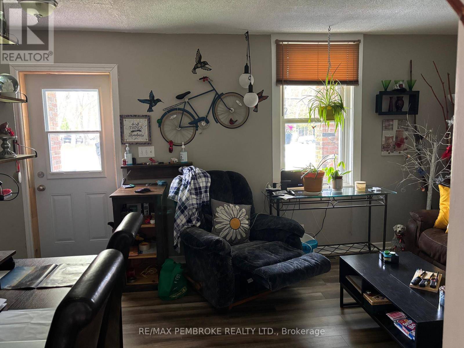 Pembroke, ON K8A1G9,762 MACKAY STREET