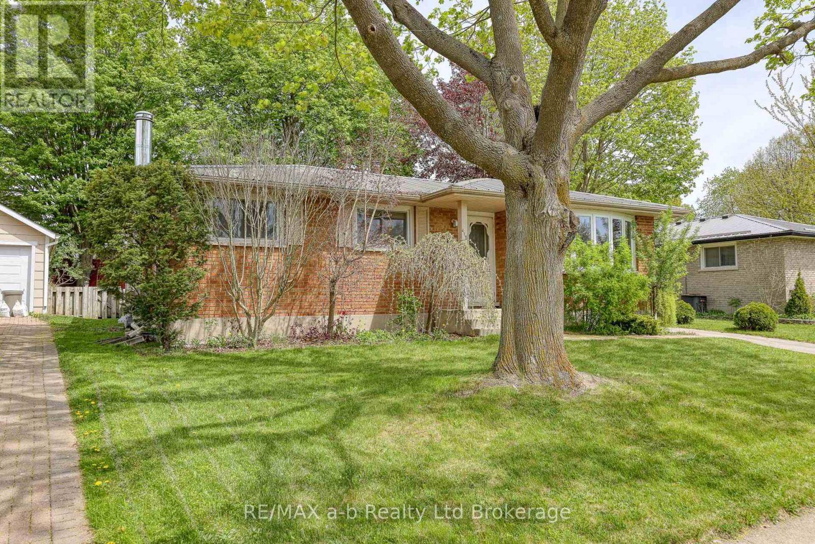 Woodstock (woodstock - South), ON N4S3S9,415 LAMPMAN PLACE