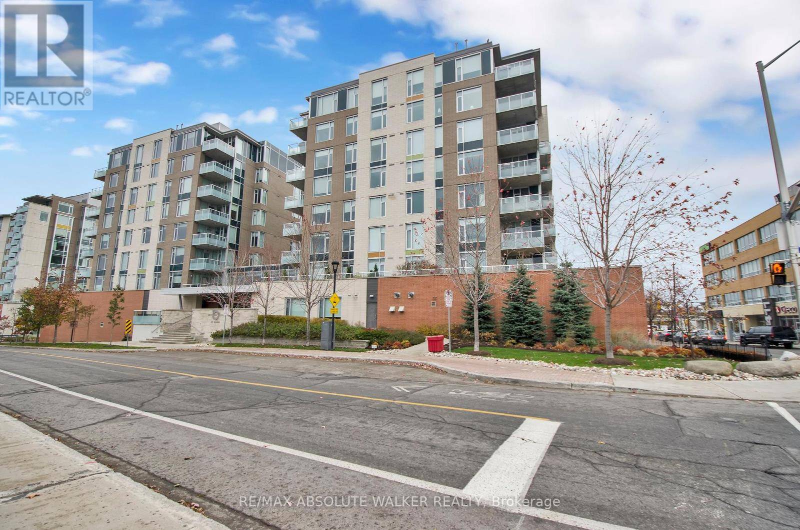 Ottawa, ON K2A1R7,575 Byron AVE #214