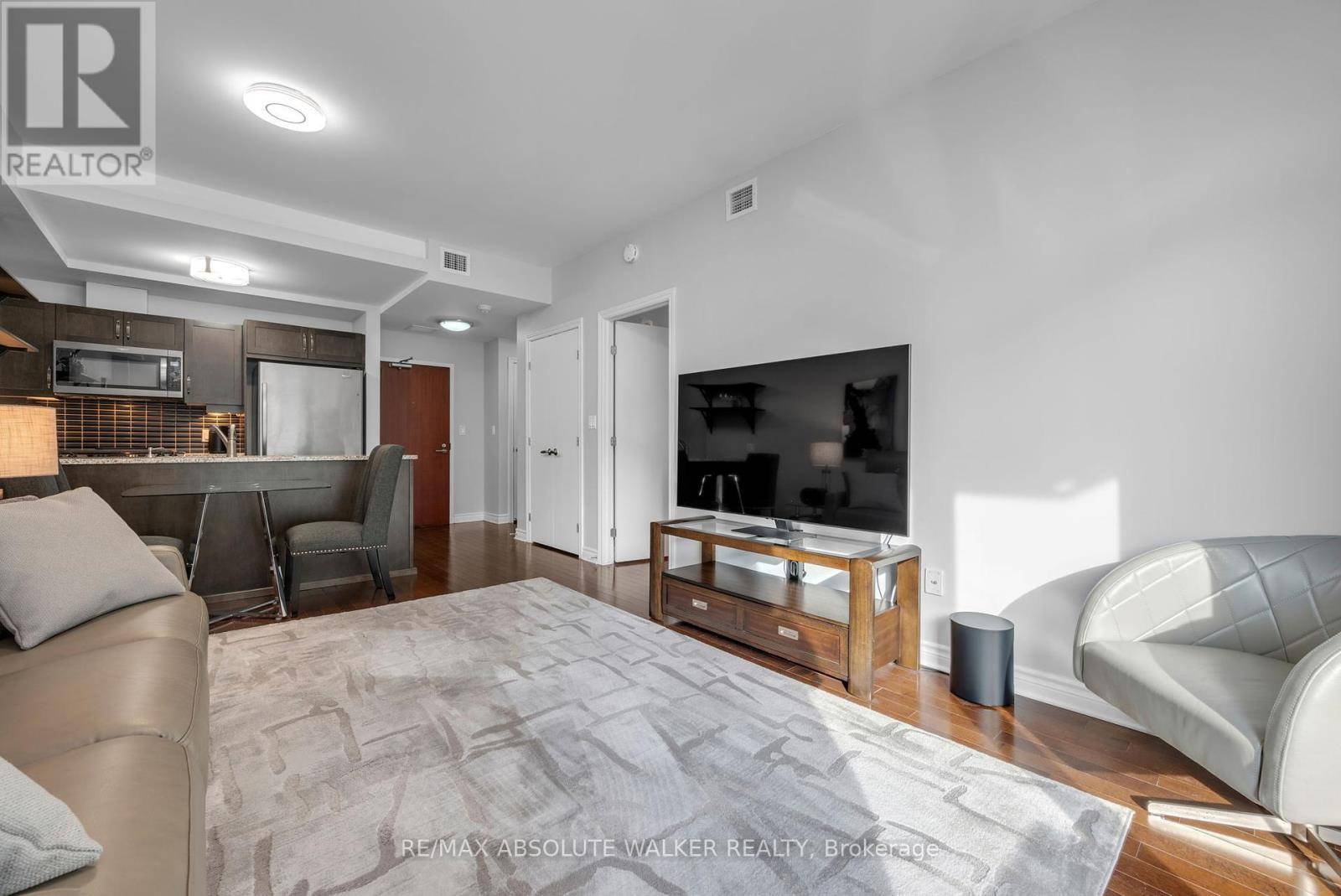 Ottawa, ON K2A1R7,575 Byron AVE #214