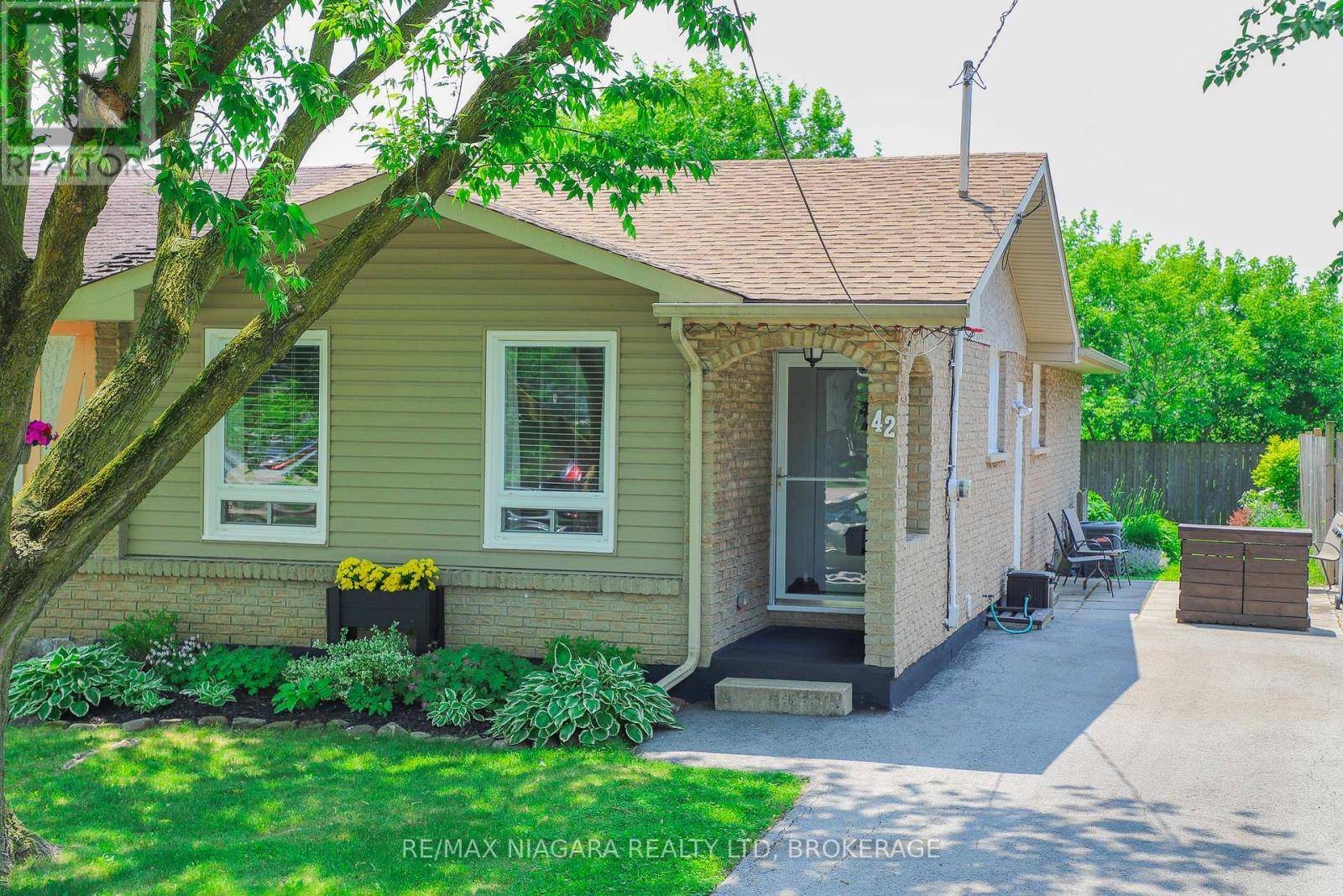 St. Catharines (secord Woods), ON L2P1A7,42 SEYMOUR AVENUE