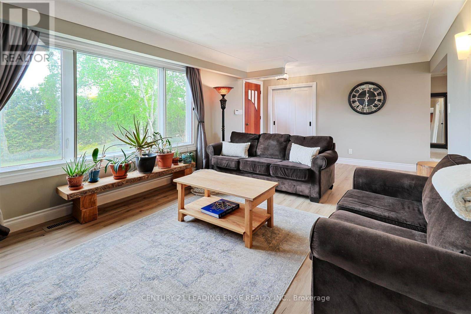 Hamilton (mount Hope), ON L0R1W0,8276 WHITE CHURCH ROAD E