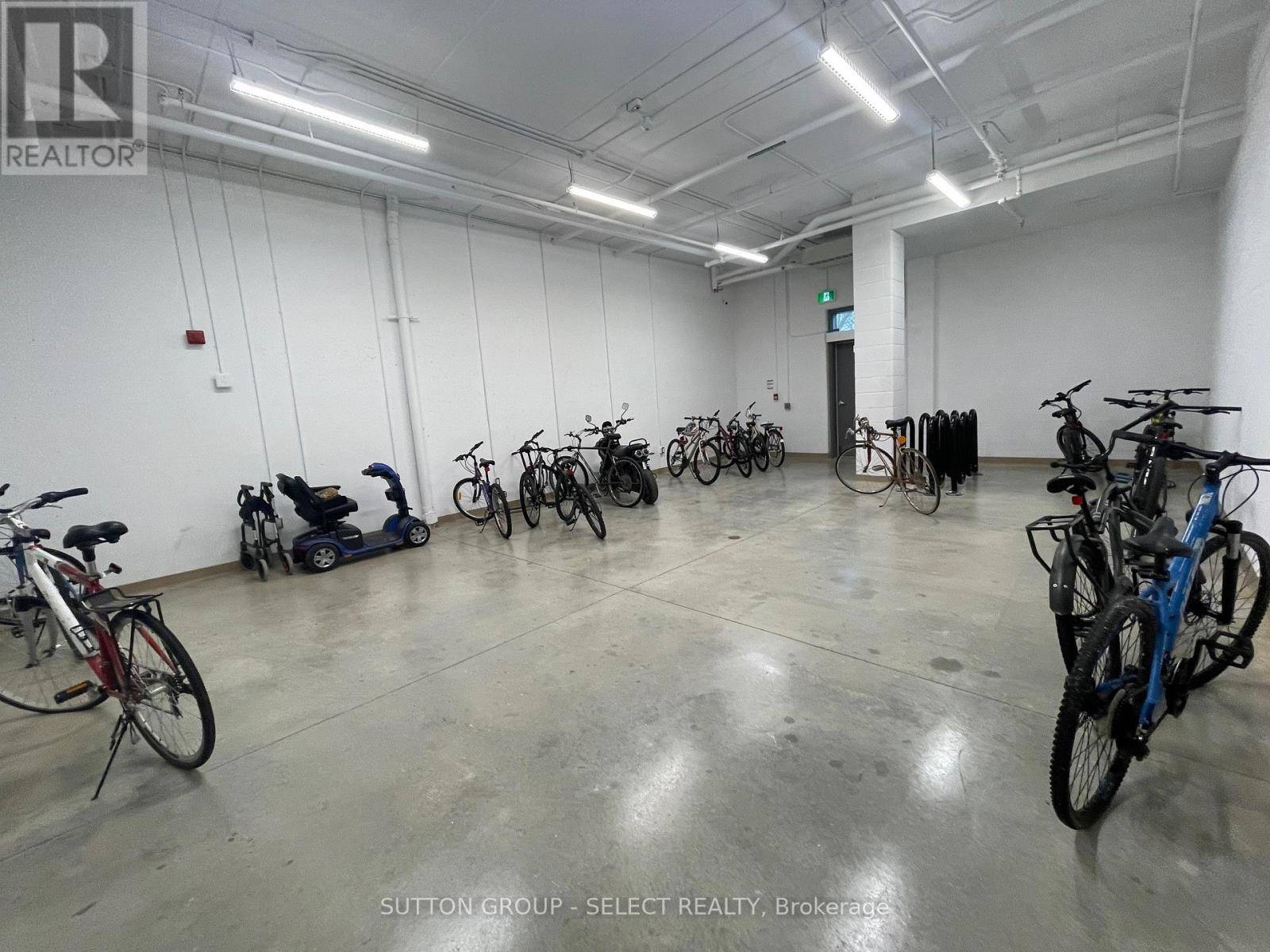London South (south J), ON N5Z3X3,99 POND MILLS RD #1010