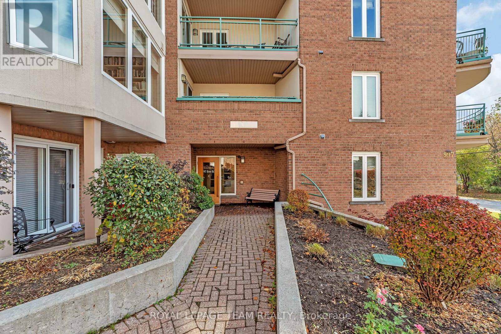 Ottawa, ON K1K3V5,997 North River RD #404C