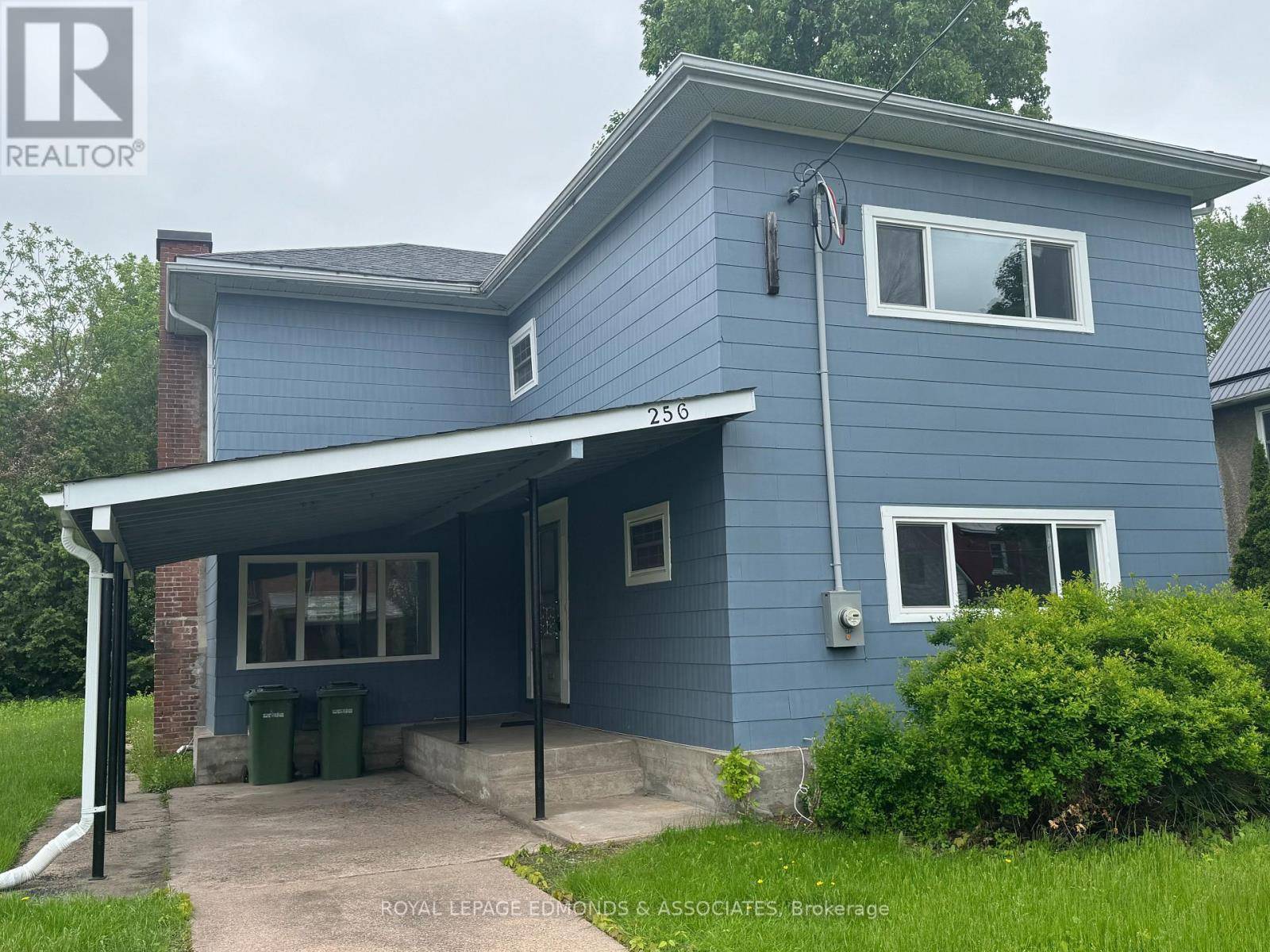 Pembroke, ON K8A5S1,256 RENFREW STREET
