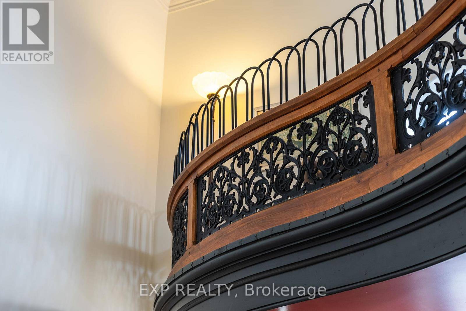 Cobourg, ON K9A1H9,18 Chapel ST #2