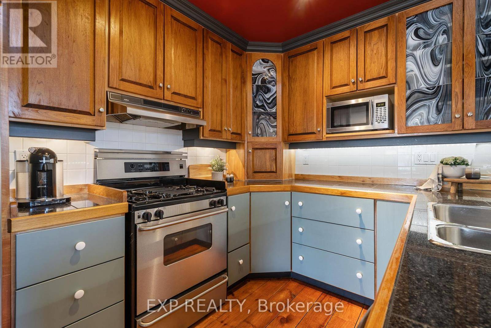 Cobourg, ON K9A1H9,18 Chapel ST #2