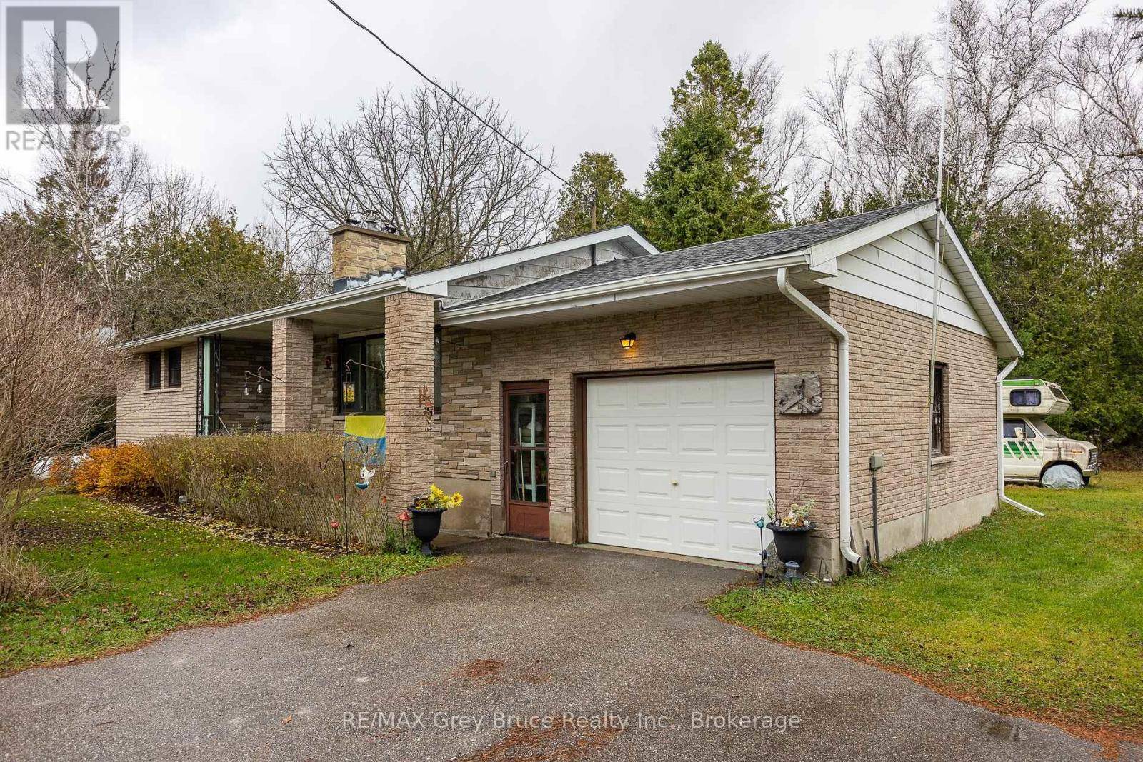 South Bruce Peninsula, ON N0H2G0,564 MUNICIPAL ROAD