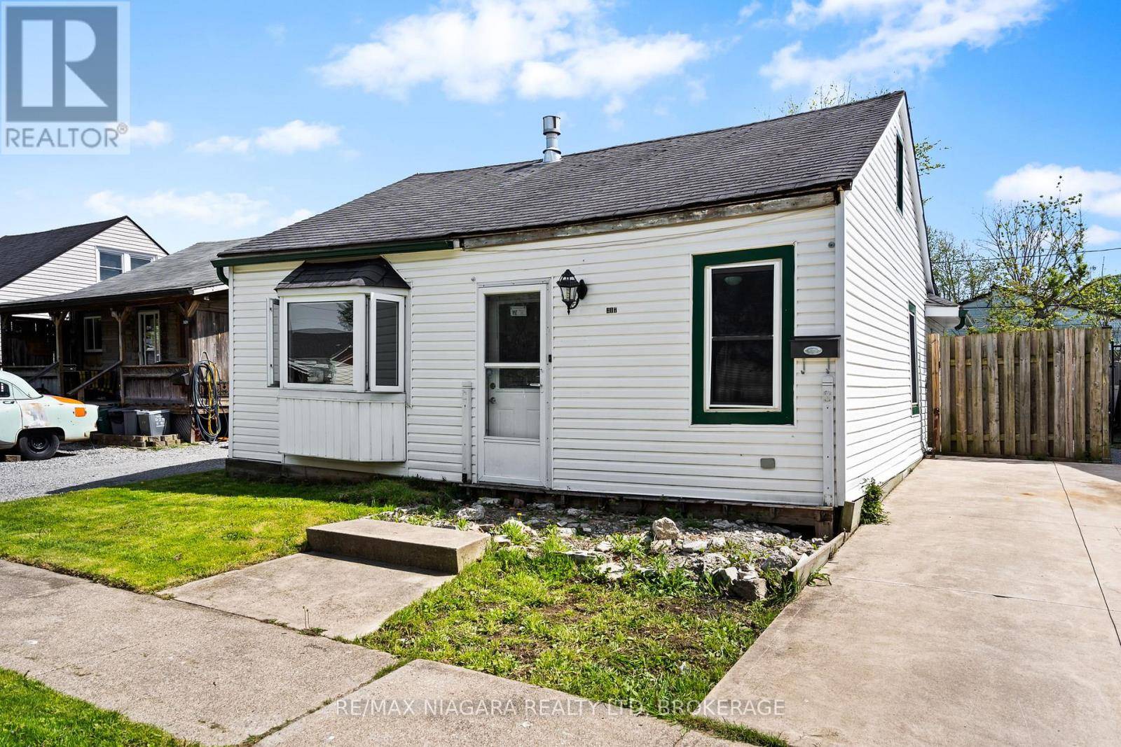 Welland (lincoln/crowland), ON L3B4Y7,317 SIMPSON AVENUE