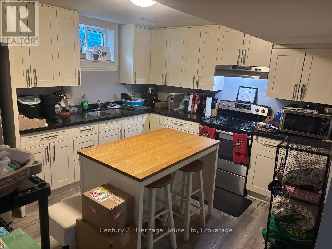 Guelph (junction/onward Willow), ON N1H6A2,73 ROSEWOOD AVENUE