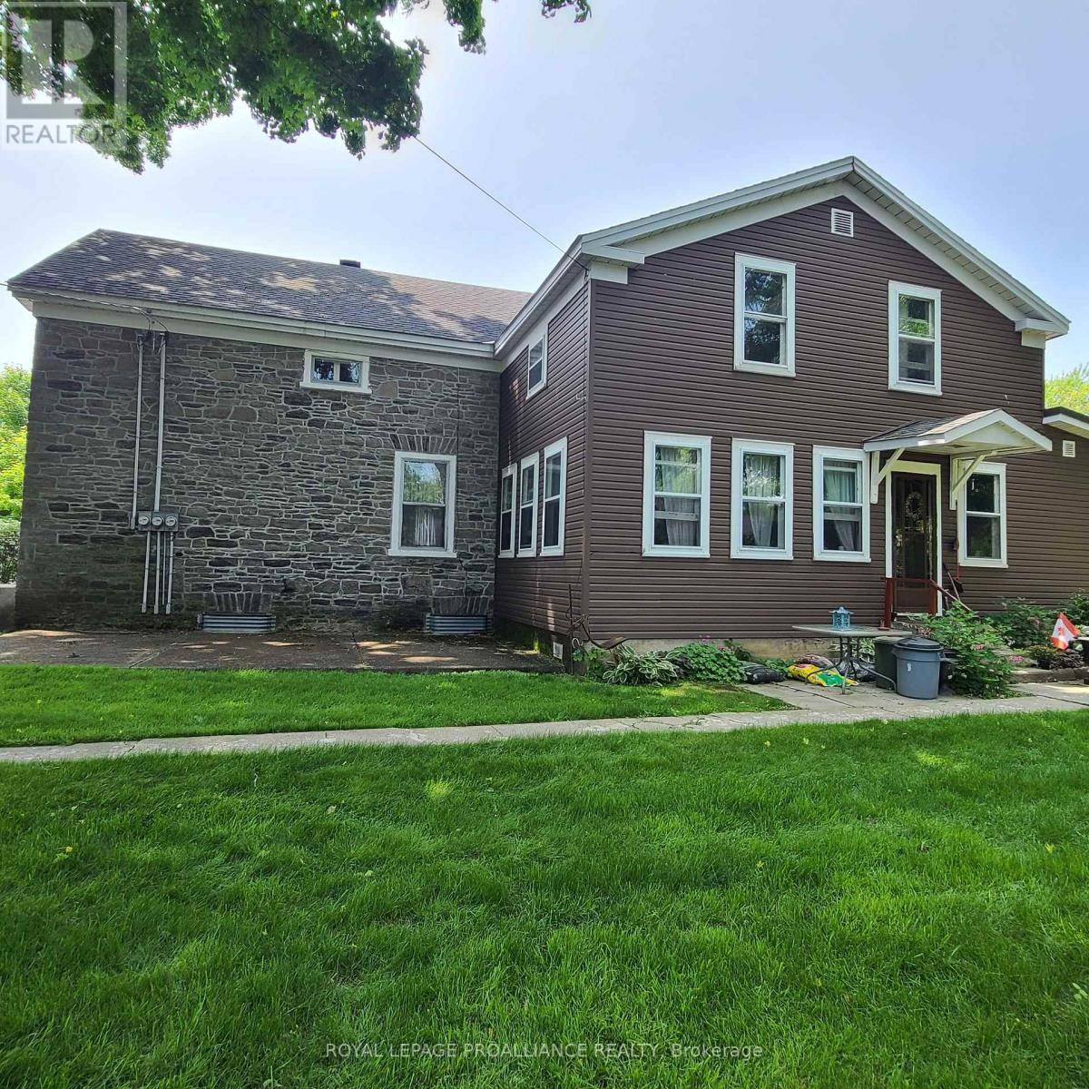 Prescott, ON K0E1T0,634 HENRY STREET W