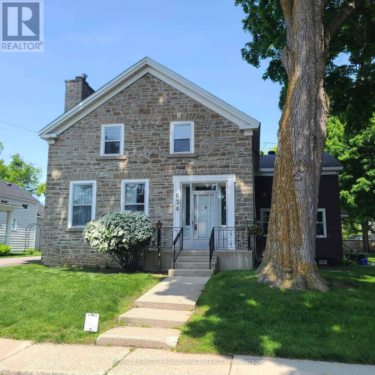 Prescott, ON K0E1T0,634 HENRY STREET W