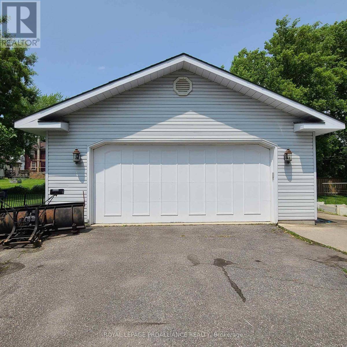 Prescott, ON K0E1T0,634 HENRY STREET W