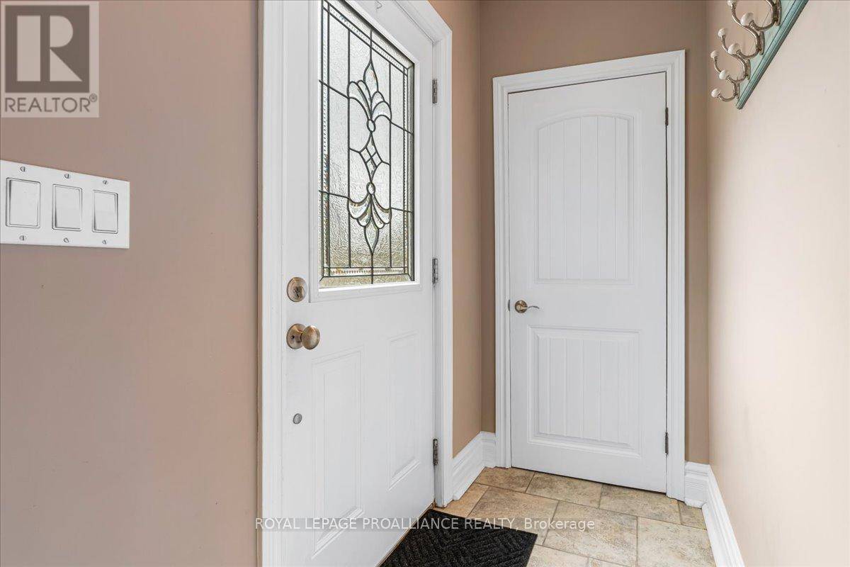 Belleville (belleville Ward), ON K8P3A5,8 CARMEN AVENUE