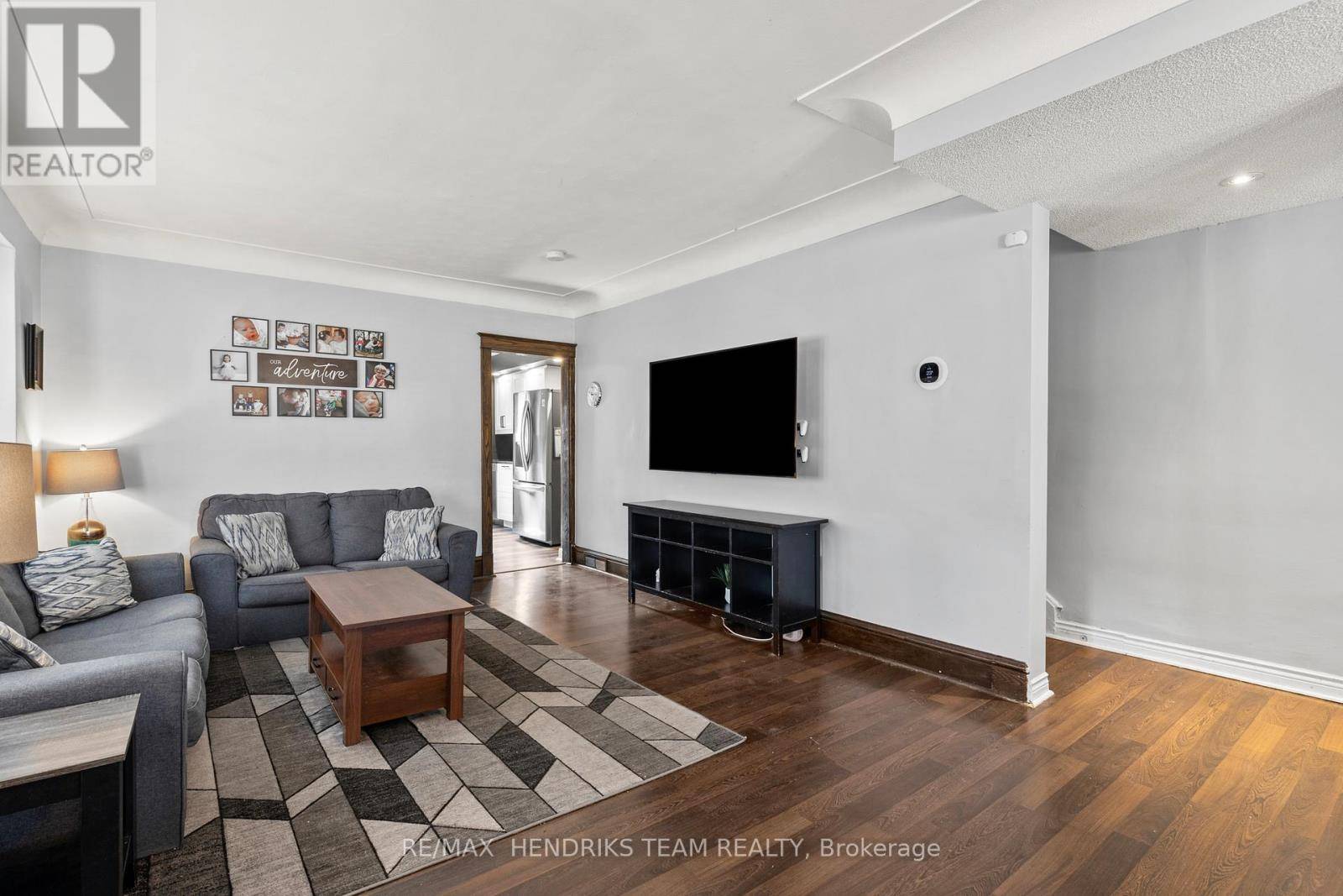 Hamilton (stripley), ON L8L6X7,160 PROSPECT STREET N