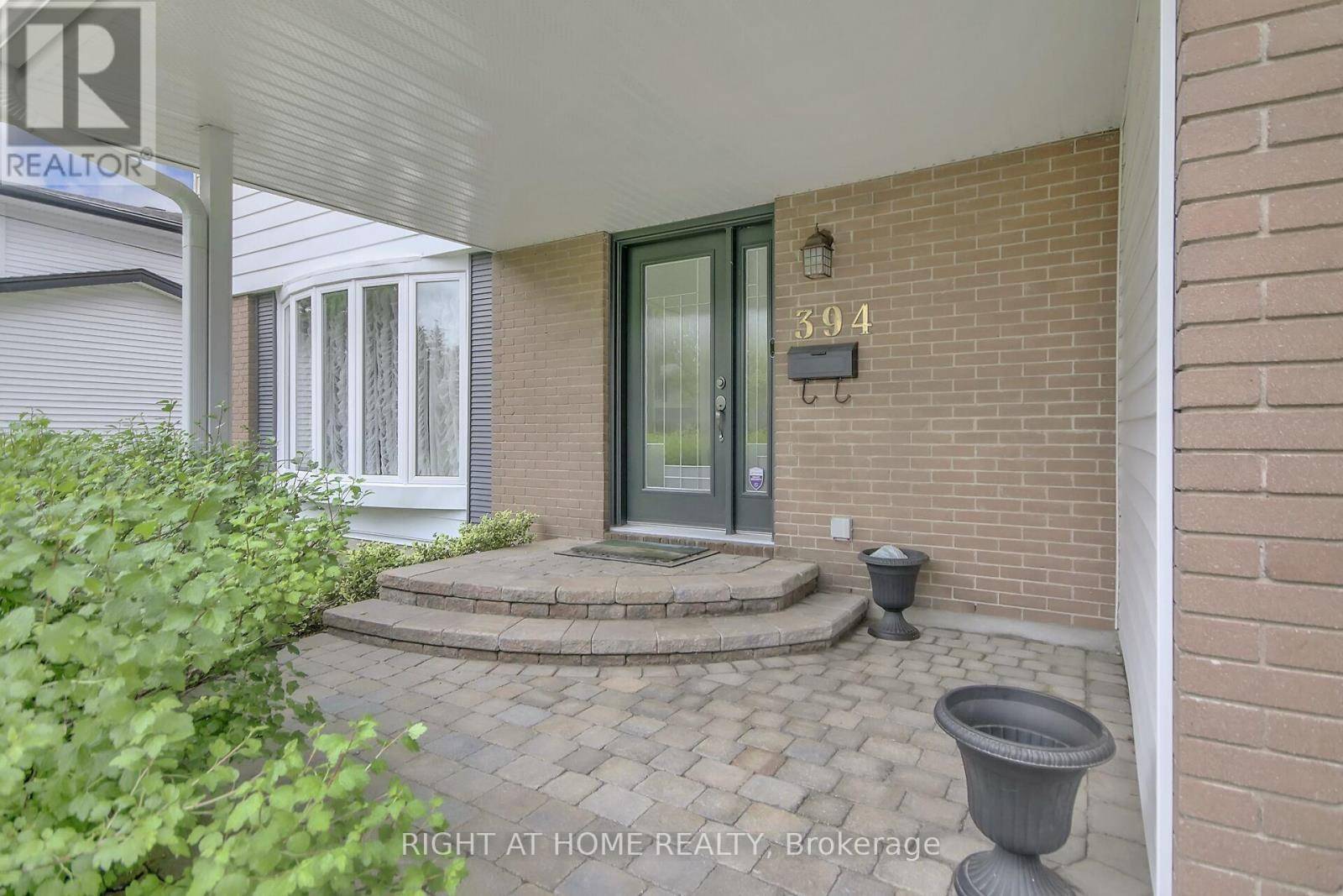 Ottawa, ON K2B7B8,394 HALLDON PLACE N