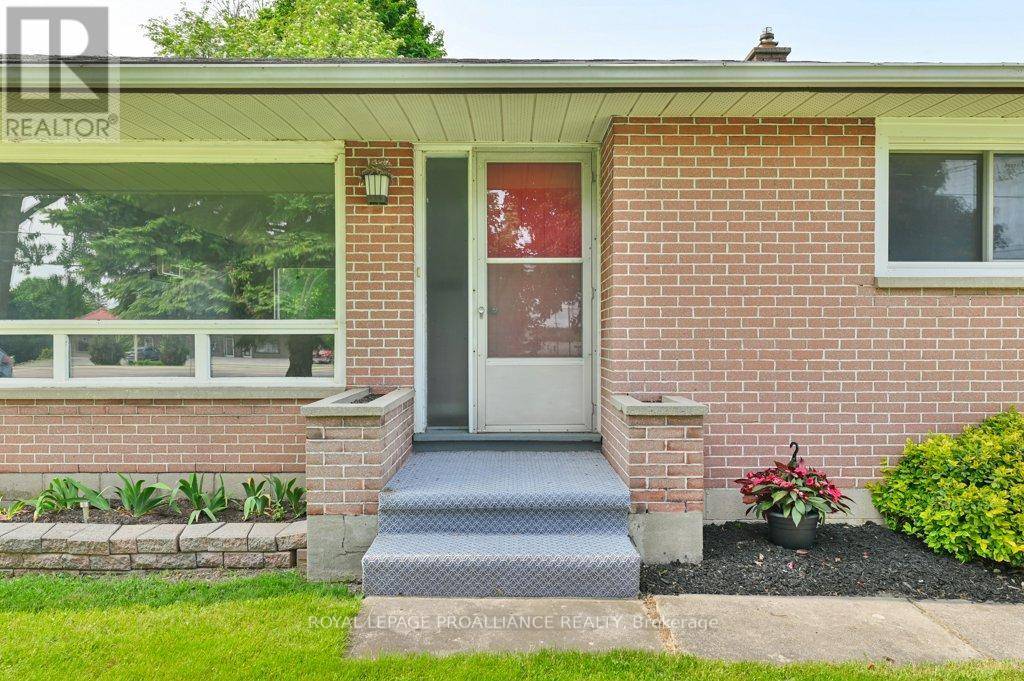 Prince Edward County (hallowell Ward), ON K0K2T0,13234 LOYALIST PARKWAY