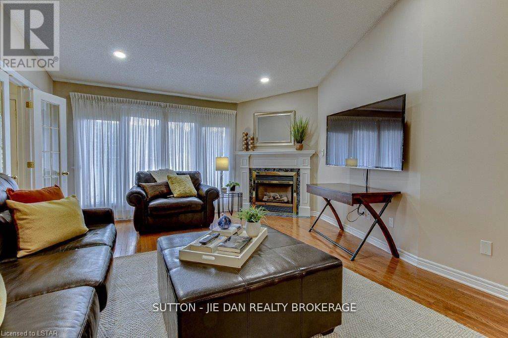 London North (north R), ON N6G5G4,1755 LOUISE BLVD #21