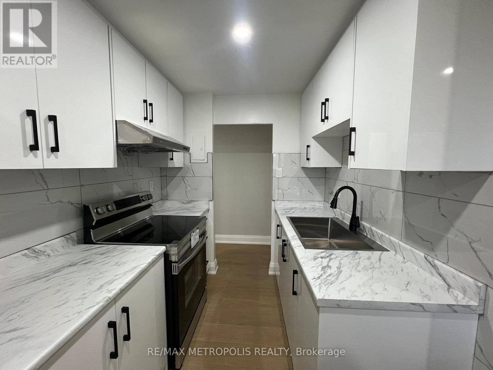 London East (east H), ON N5W2S1,1830 Dumont ST #101