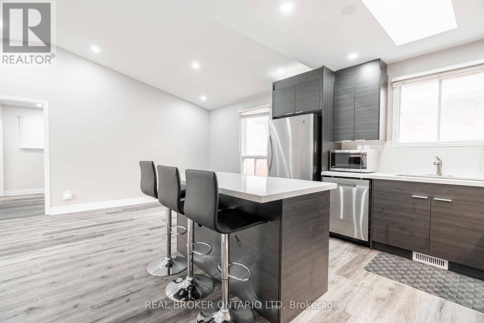 London North (north I), ON N6G4E5,128 Blanchard CRES #Upper