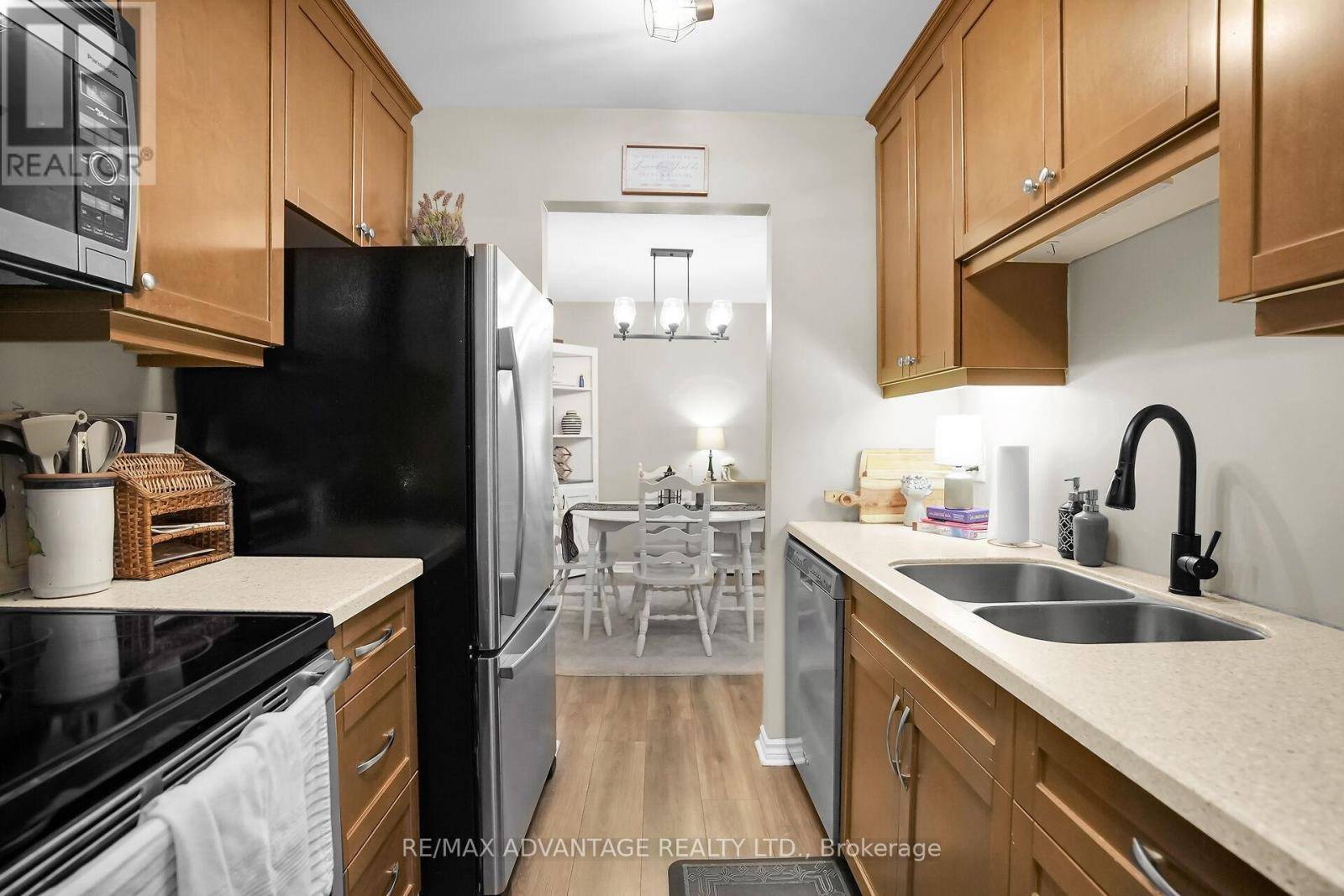 London South (south T), ON N5Z4X3,725 Deveron CRES #215