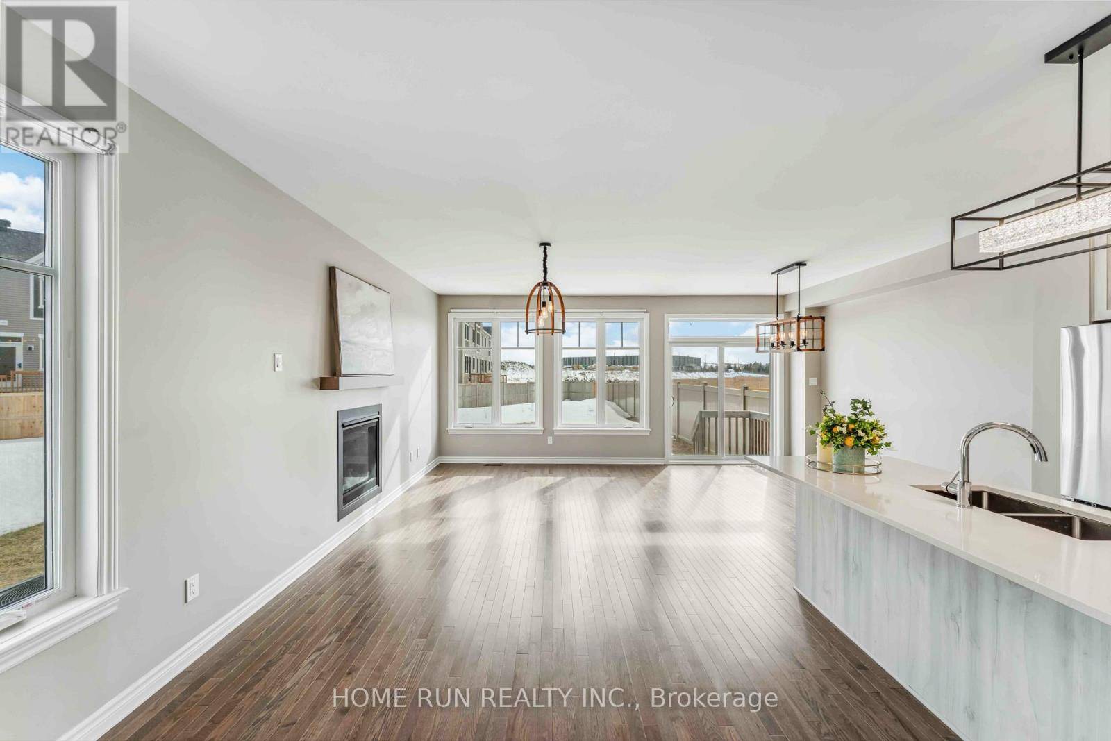 Ottawa, ON K2J7A5,551 SONMARG CRESCENT