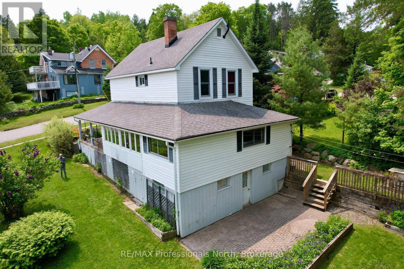 Huntsville (chaffey), ON P1H1W1,22 LANSDOWNE ST W STREET